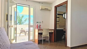 Standard Double or Twin Room | Free WiFi - Maris Inn (Torre San Giovanni)