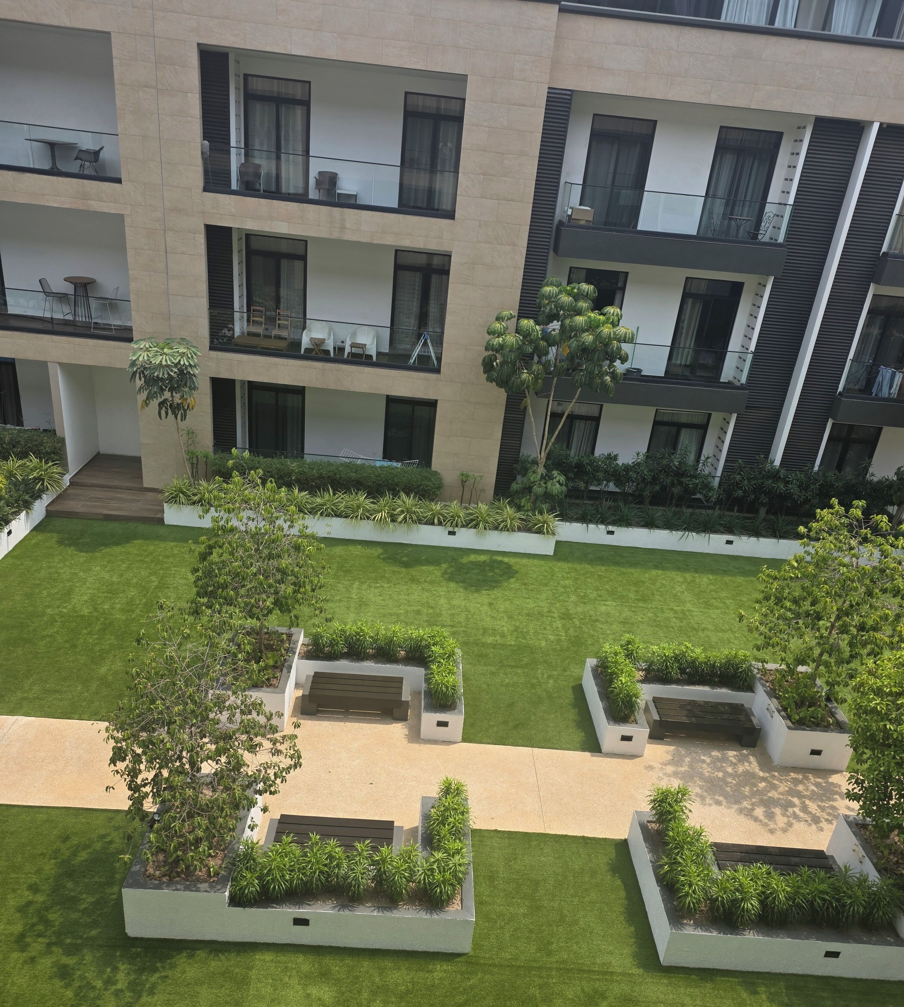 コンフォート デュープレックス バルコニー | 外観