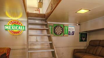 Hus, balkong, hageutsikt | Innvendig