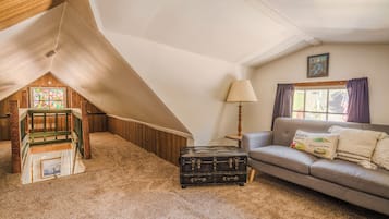 Ferienhaus, Balkon, Gartenblick | Innenbereich