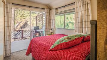 Ferienhaus, Balkon, Gartenblick