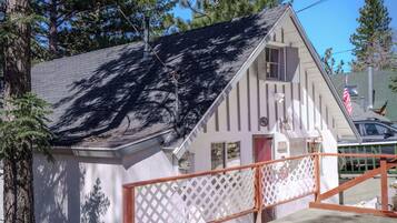 Casa, balcón, vistas al jardín | Exterior