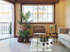Smart TV - Stylish Beachside Apartment | Ocean Views, 380m from Playa de Silgar, Sanxenxo (Sanxenxo)