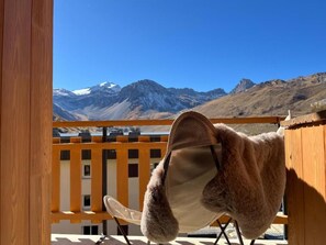 Comfort Apartment, Balcony, Mountain View | Property grounds