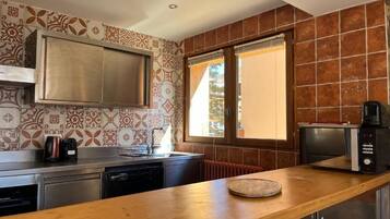 Departamento Confort, balcón, vista a la montaña | Cocina privada