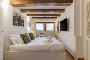 3 bedrooms, iron/ironing board - Modern apartment in the heart of San Marco - 2 bedrooms (Venice)