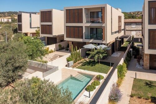 SithoniaRS Luxury Three Floor Villa N2 with Private Pool & Garden