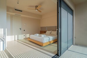 4 bedrooms, iron/ironing board, travel cot, free WiFi - SithoniaRS Luxury Three Floor Villa N2 with Private Pool & Garden (Nikiti)