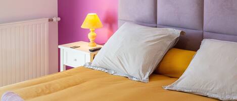 Iron/ironing board, WiFi, bed sheets
