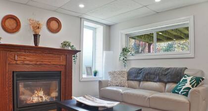 The Hilltop Retreat- Walking distance to Lake Charles