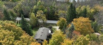 The Hilltop Retreat- Walking distance to Lake Charles