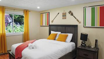5 bedrooms, WiFi, bed sheets