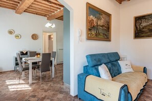 TV - Casa Loretta – Bright, Spacious Apartment in the Heart of Vicopisano (Vicopisano)