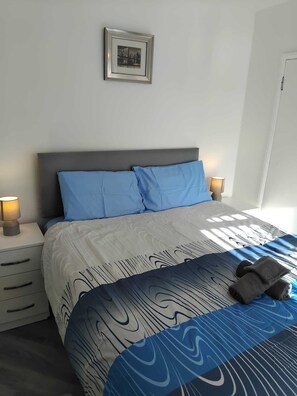 Room - Quaint 2-bedroom house in Little Hulton perfect for relaxing stays (Little Hulton)