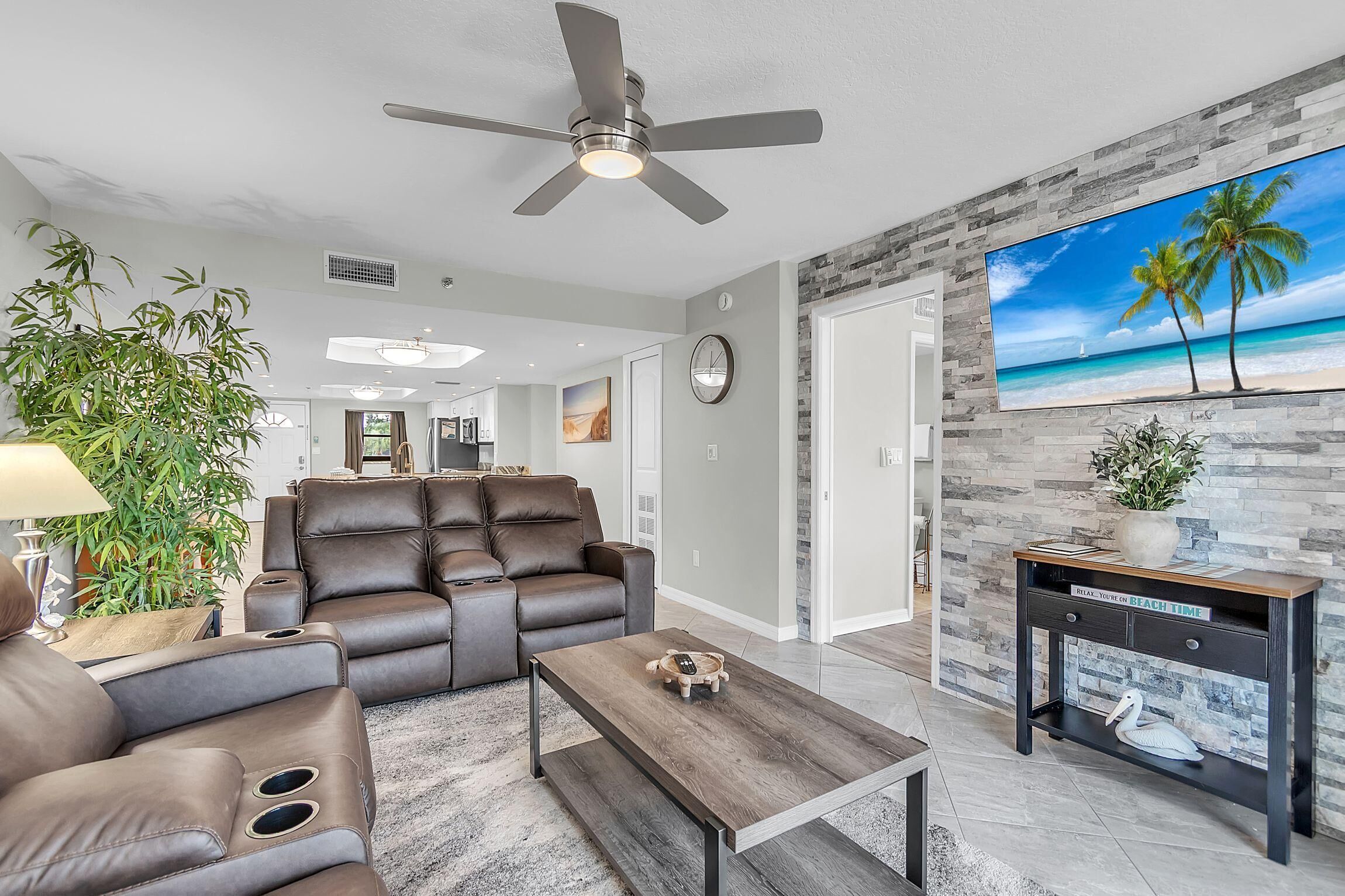 Condo, Multiple Beds (Madeira Place #201) | Living area