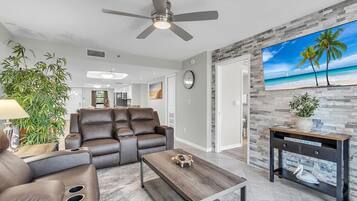 Condo, Multiple Beds (Madeira Place #201) | Living area