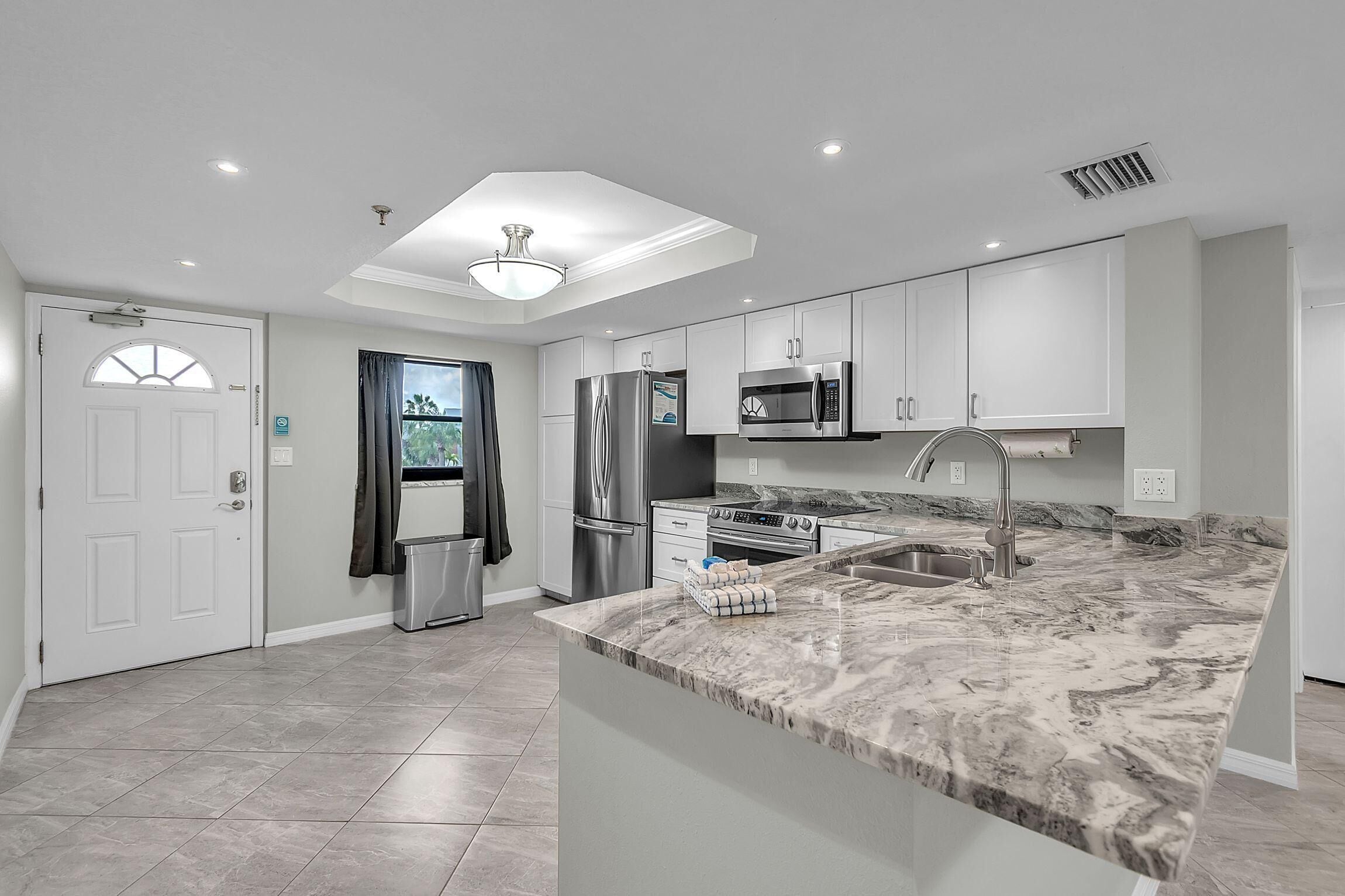 Condo, Multiple Beds (Madeira Place #201) | Private kitchen