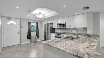 Condo, Multiple Beds (Madeira Place #201) | Private kitchen