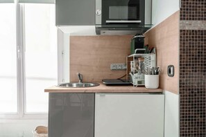 Fridge, microwave, oven, coffee/tea maker - Studio Solo - Opera Galeries Fayette - 1 Pax (Paris)