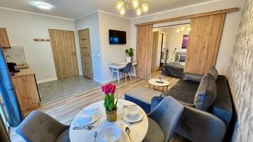 Familien-Suite, Balkon, Gartenblick | Innenbereich