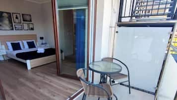 Deluxe Double Room, Balcony, Garden View | Outdoor dining