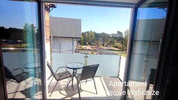 Deluxe Apartment, Balcony, Garden View | Interior