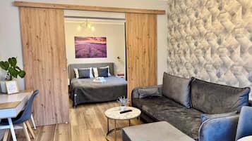 Family Suite, Balcony, Garden View | Living area