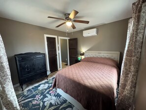 Room - Lovely 3-bedroom house with AC in charming Westover (Westover)