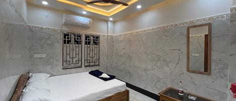 Free WiFi, bed sheets