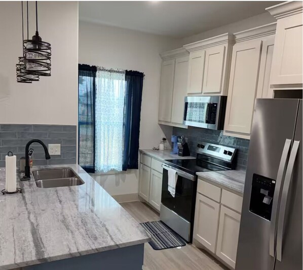 Private kitchen - NEW HOME! Halito House- Casinos, Concerts, and Lake Texoma (Calera)