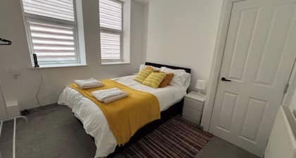 1BR Parkside Apt Contractors & Families w/Parking