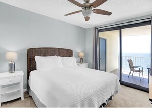 Condo com design assinado, 3 quartos, sacada, vista para a praia