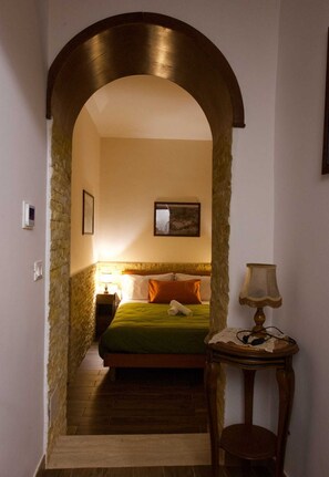 WiFi, bed sheets - Vacation House Dolce Angelo 21, with view of Amphitheater, in the heart of the historic center (Sutri)