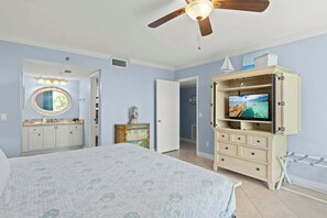 Room - Vibrant condo near the beach, Pool, Tennis (Miramar Beach)