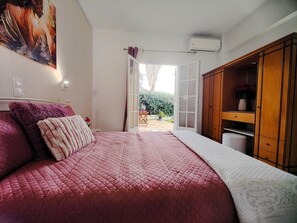 1 bedroom, in-room safe, iron/ironing board, travel cot - Spiros Studio by Hestia Travel just 550m from Roda Beach. (Roda)