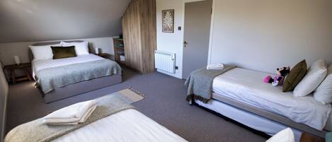 3 chambres, fer et planche à repasser, Wi-Fi gratuit, draps fournis