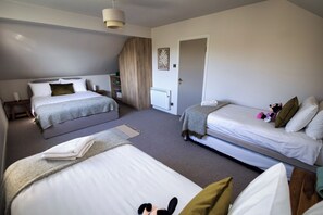 Room - 3 Bed House Sleeps 8 -garden - Free Parking - Wifi (Killarney)