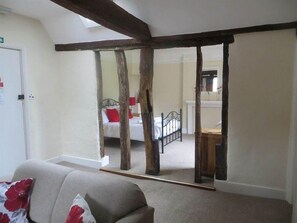 Living area - The George and Dragon Hotel (Sudbury)