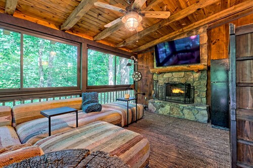Adorable Cabin near Lake Burton with amazing views - Pet Friendly!