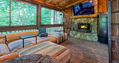 Adorable Cabin near Lake Burton with amazing views - Pet Friendly!