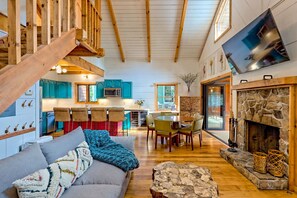 Smart TV, fireplace