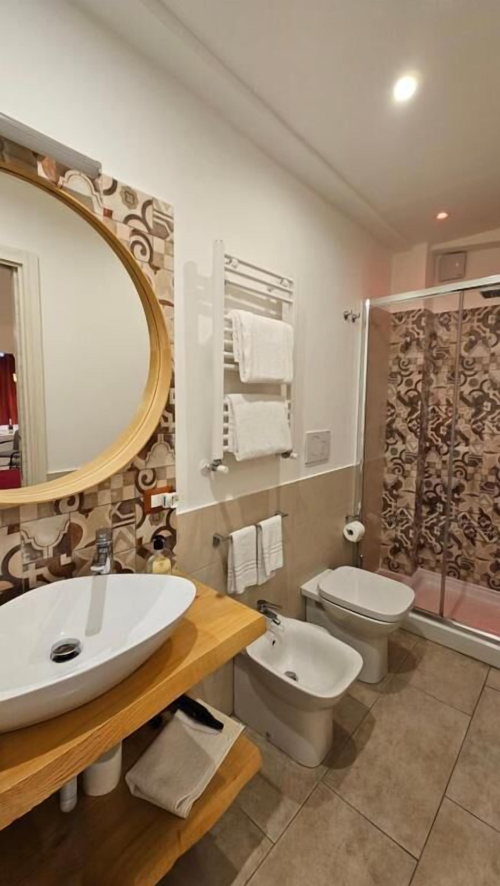 Deluxe-Doppelzimmer, Kochnische | Badezimmer