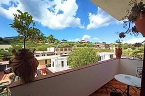 Outdoor dining - B&B Triskèles (Giardini Naxos)