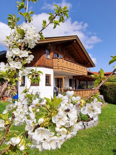Ferienwohnung Gipfelblick mit Bergblick, Balkon und WLAN
