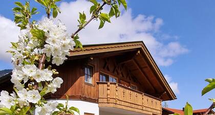 Apartment 'Ferienwohnung Gipfelblick' with Mountain View, Balcony and Wi-Fi