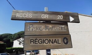 Exterior detail - Holiday Home 'Mer Et Montagne À Conca' with Mountain View, Private Terrace and Wi-Fi (Conca)