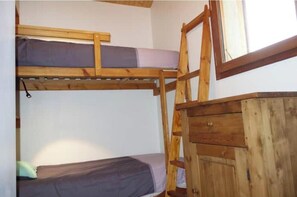 3 bedrooms, iron/ironing board, travel cot, free WiFi - Le Haut Balcon, a sunny high-altitude chalet facing a breathtaking panorama (La Plagne Tarentaise)