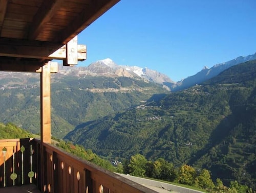 Le Haut Balcon, chalet d'altitude ensoleillé, face à un panorama grandiose