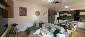 6-person apartment (3bed) between beach and port