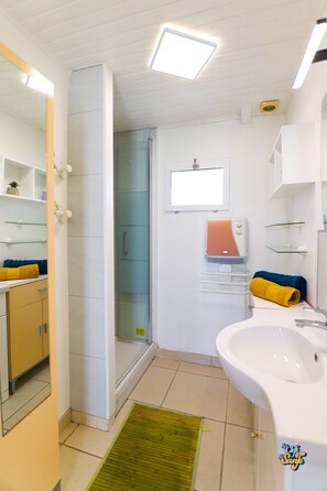 Bathroom - Fisherman's house in typical coastal village (Wissant)